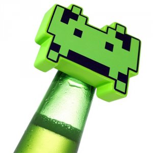 SPACE INVADERS BOTTLE OPENER 8 CM